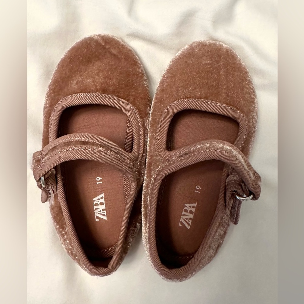Zara Baby Velvet Mary Jane Flats Size 19 (9-12M, US 3)